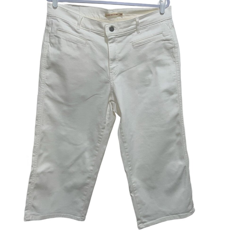 0768 Levi's Classic Stretch Wide Leg Crop White Jeans